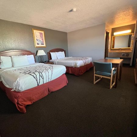 Greensburg Inn Bagian luar foto