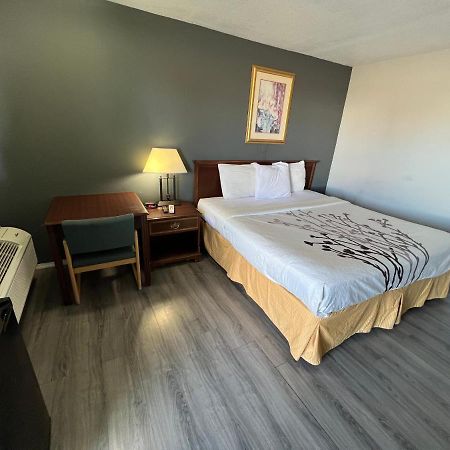 Greensburg Inn Bagian luar foto