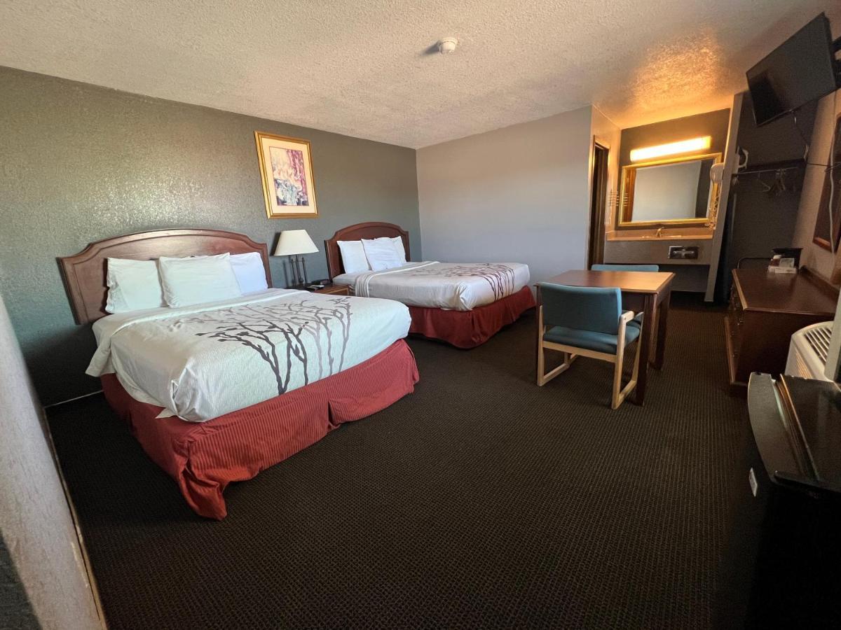Greensburg Inn Bagian luar foto
