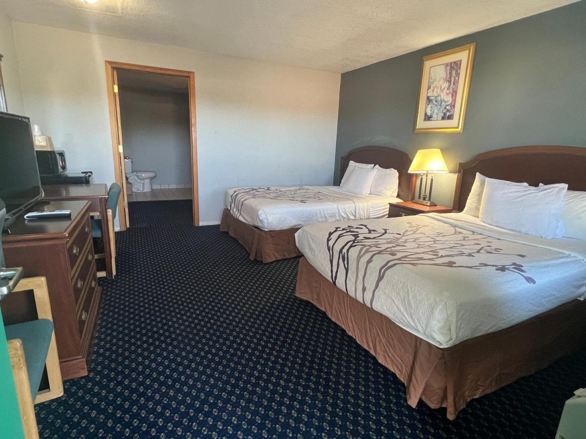 Greensburg Inn Bagian luar foto