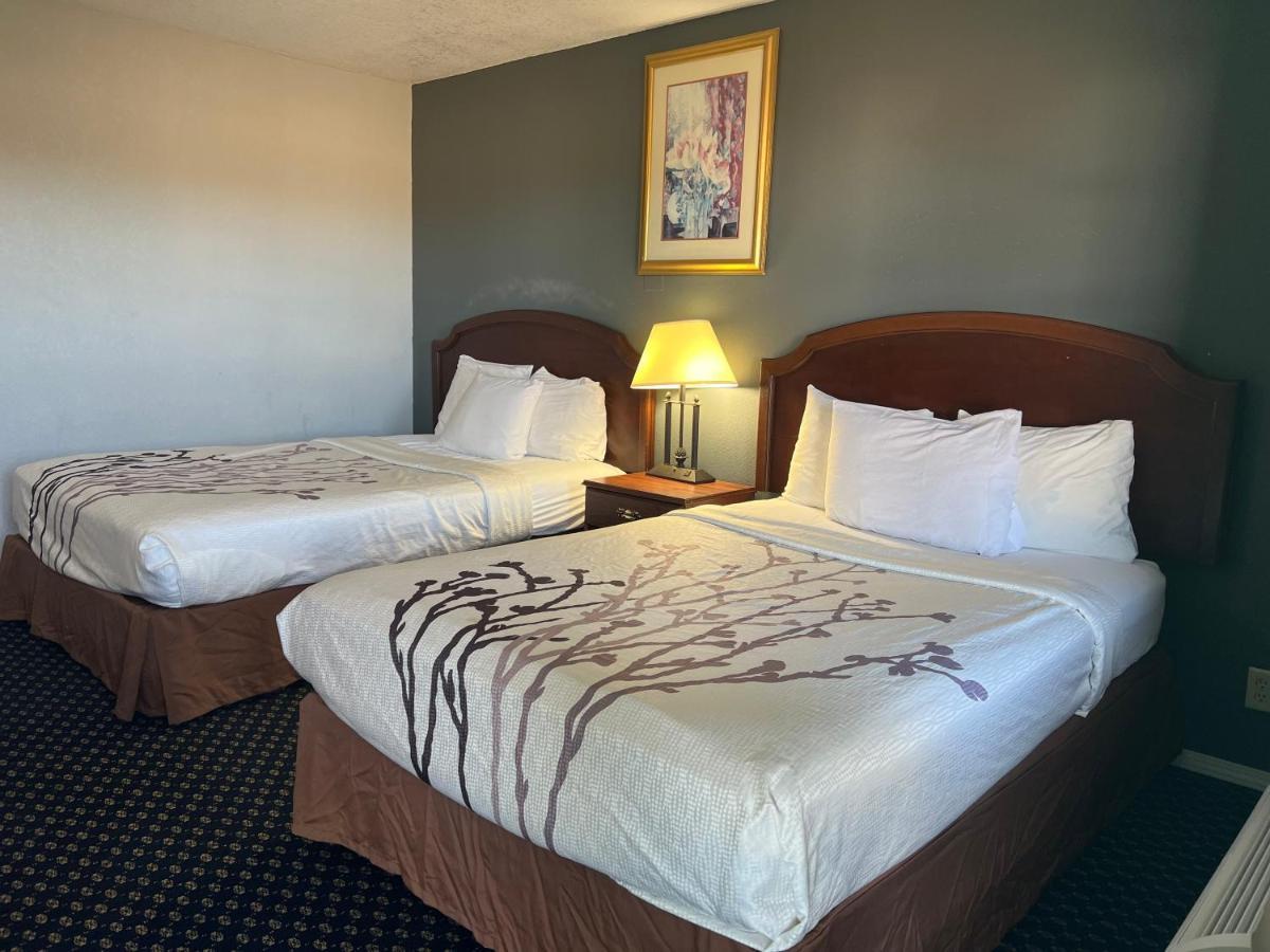 Greensburg Inn Bagian luar foto
