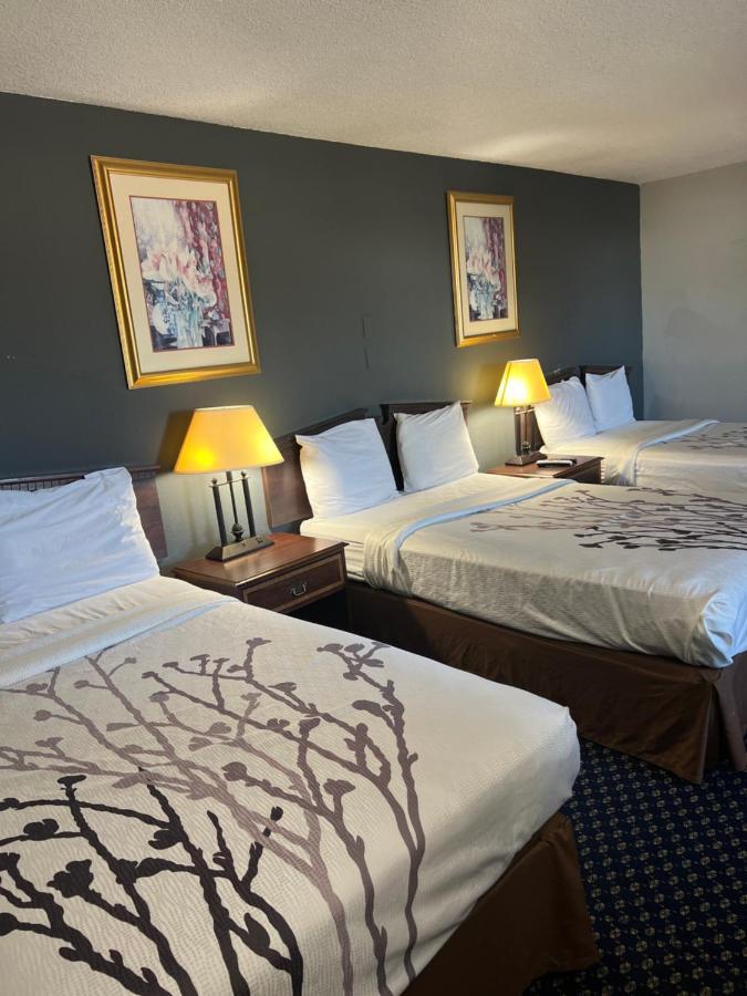 Greensburg Inn Bagian luar foto