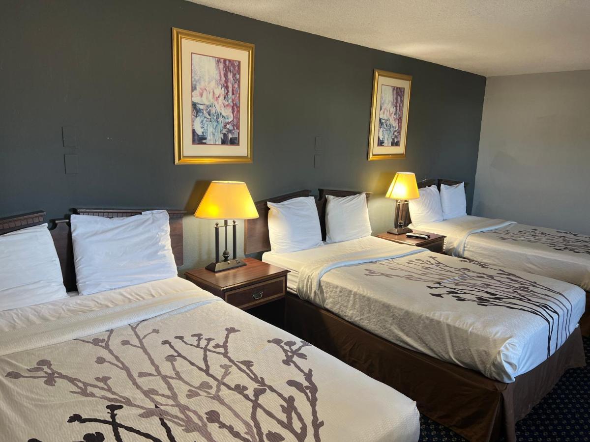 Greensburg Inn Bagian luar foto