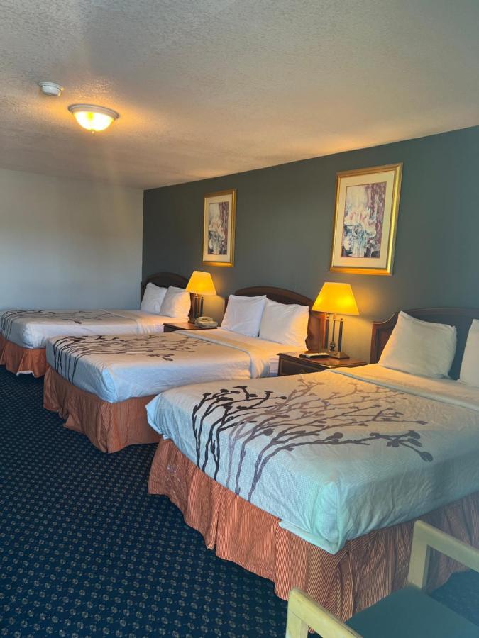 Greensburg Inn Bagian luar foto