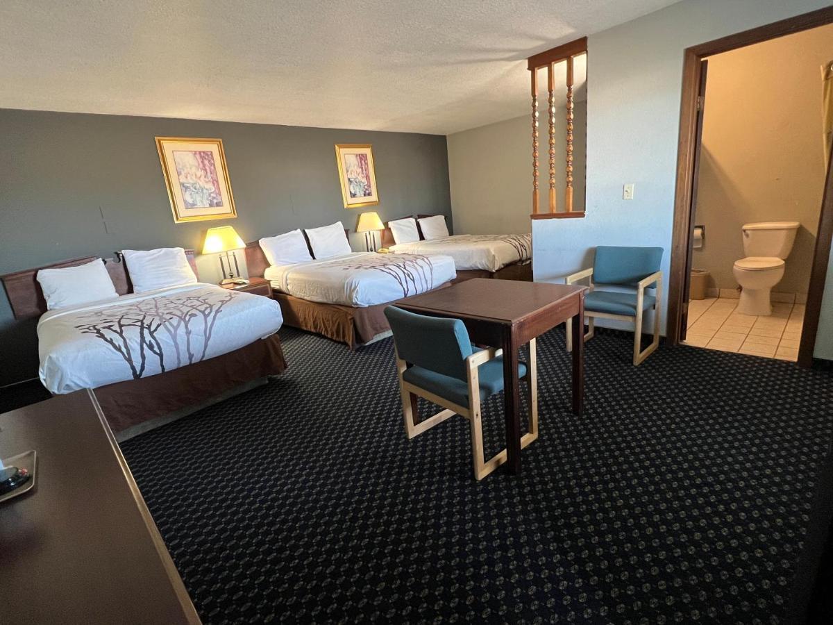Greensburg Inn Bagian luar foto